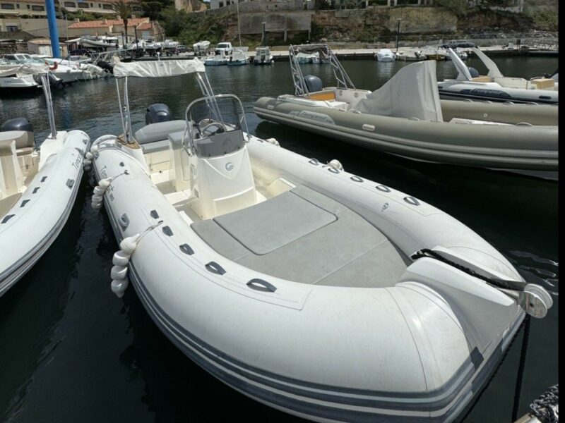 Location Capelli Tempest 650 à Saint-Cyr-sur-Mer ·